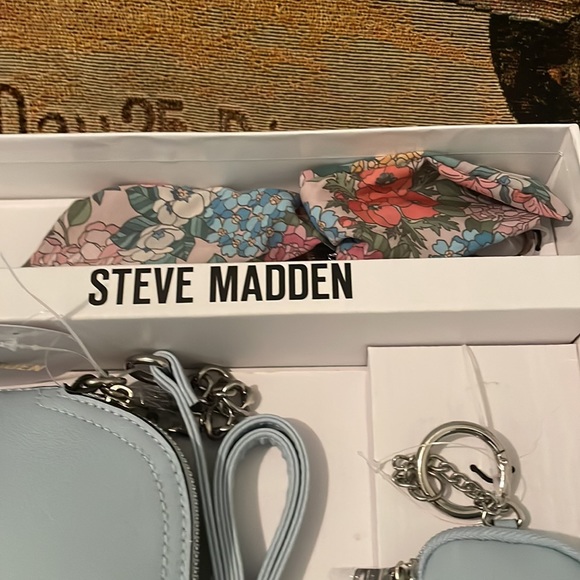 STEVE MADDEN 3pc Set Light Blue Crossbody Purse Earbud Case Scarf Keychain NEW - Picture 3 of 9